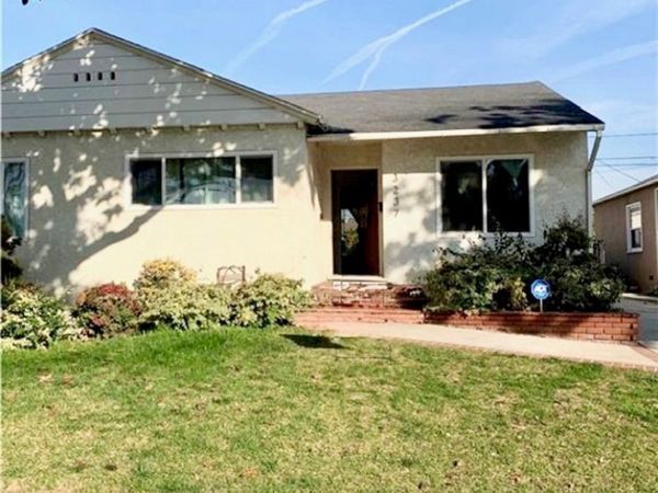 3237 Del Amo Boulevard, Lakewood, CA 90712