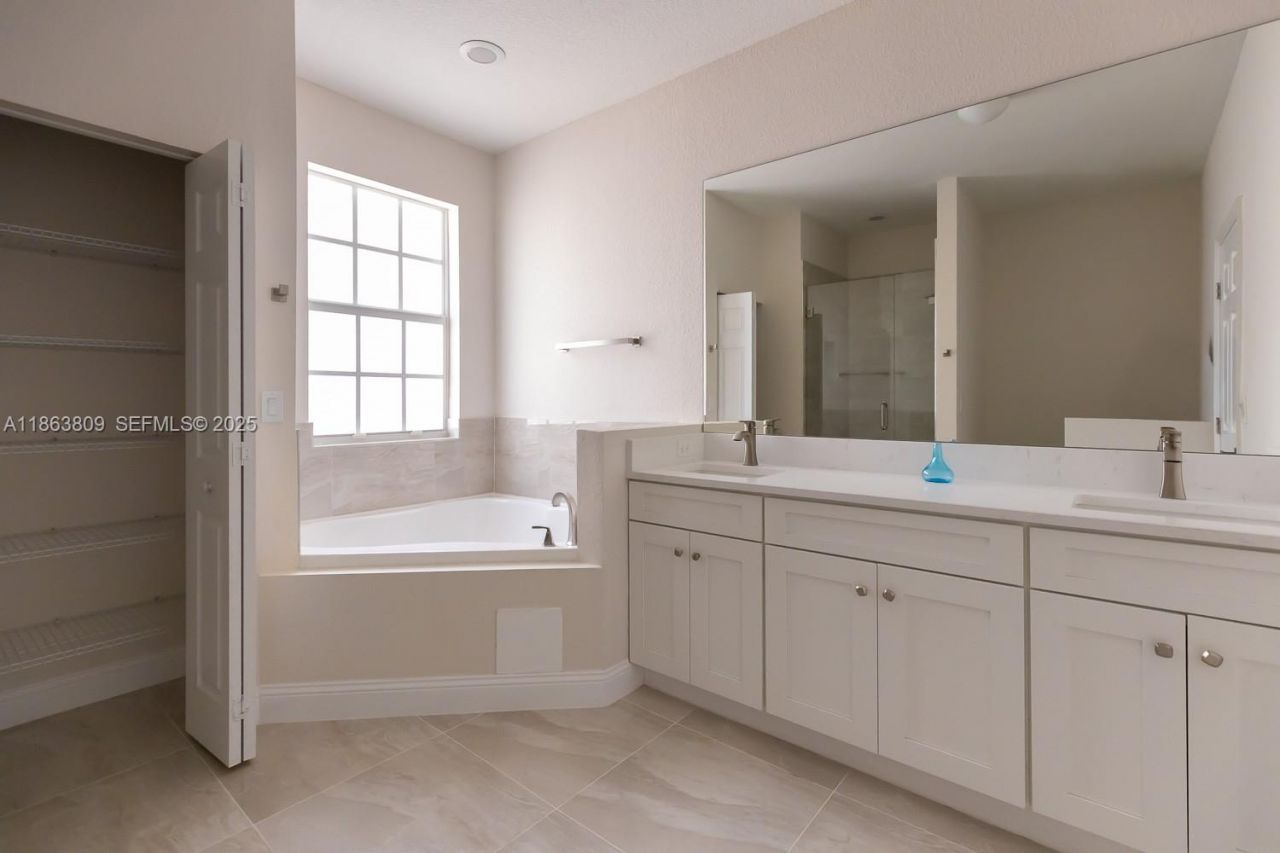 5400 NW 57th Ct, Tamarac, FL 33319 Photo