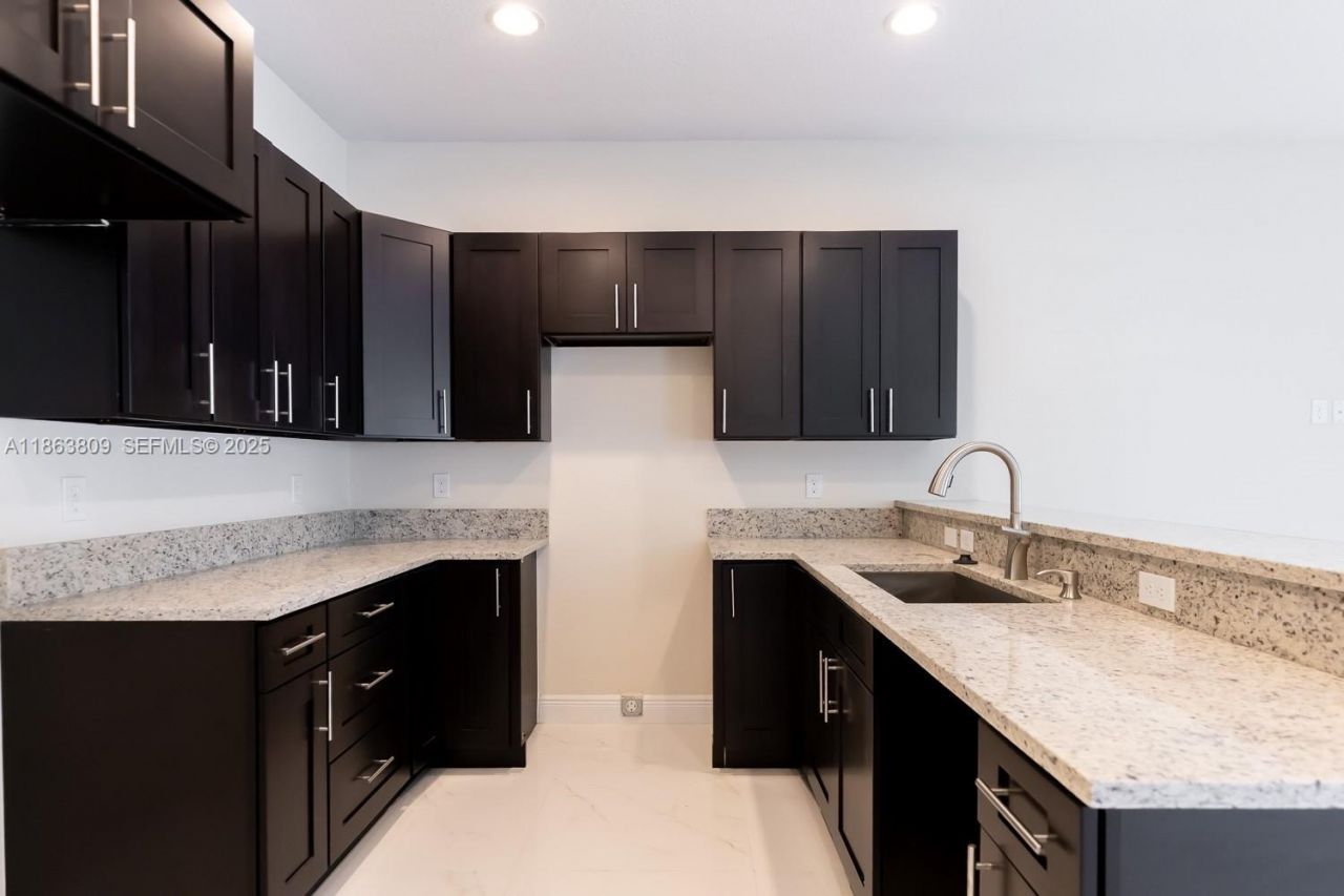 5400 NW 57th Ct, Tamarac, FL 33319 Photo