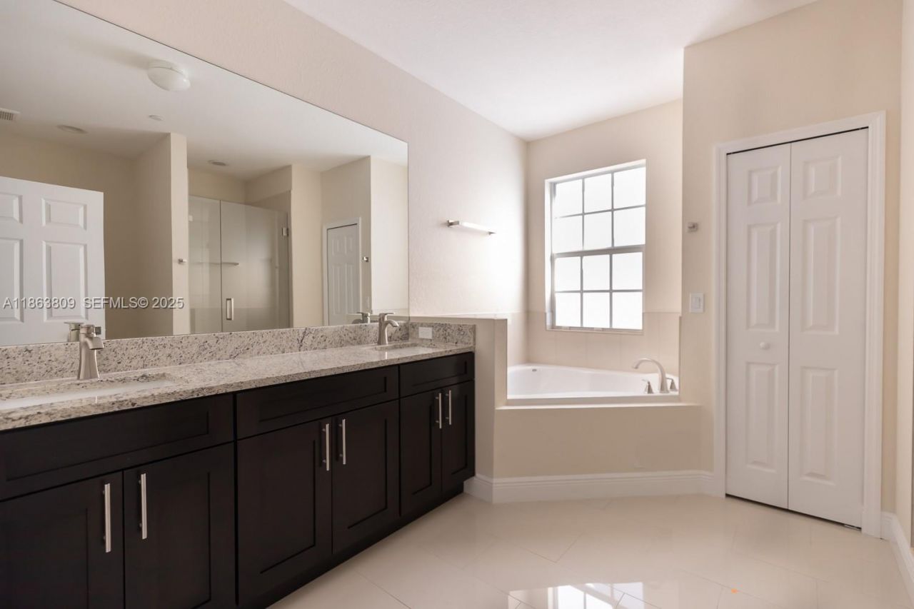 5400 NW 57th Ct, Tamarac, FL 33319 Photo