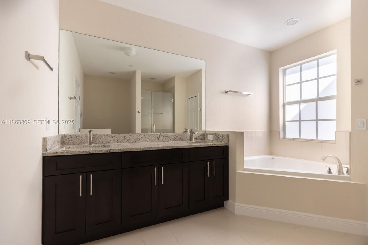 5400 NW 57th Ct, Tamarac, FL 33319 Photo