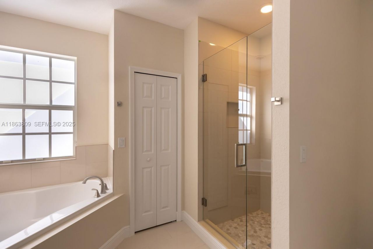 5400 NW 57th Ct, Tamarac, FL 33319 Photo