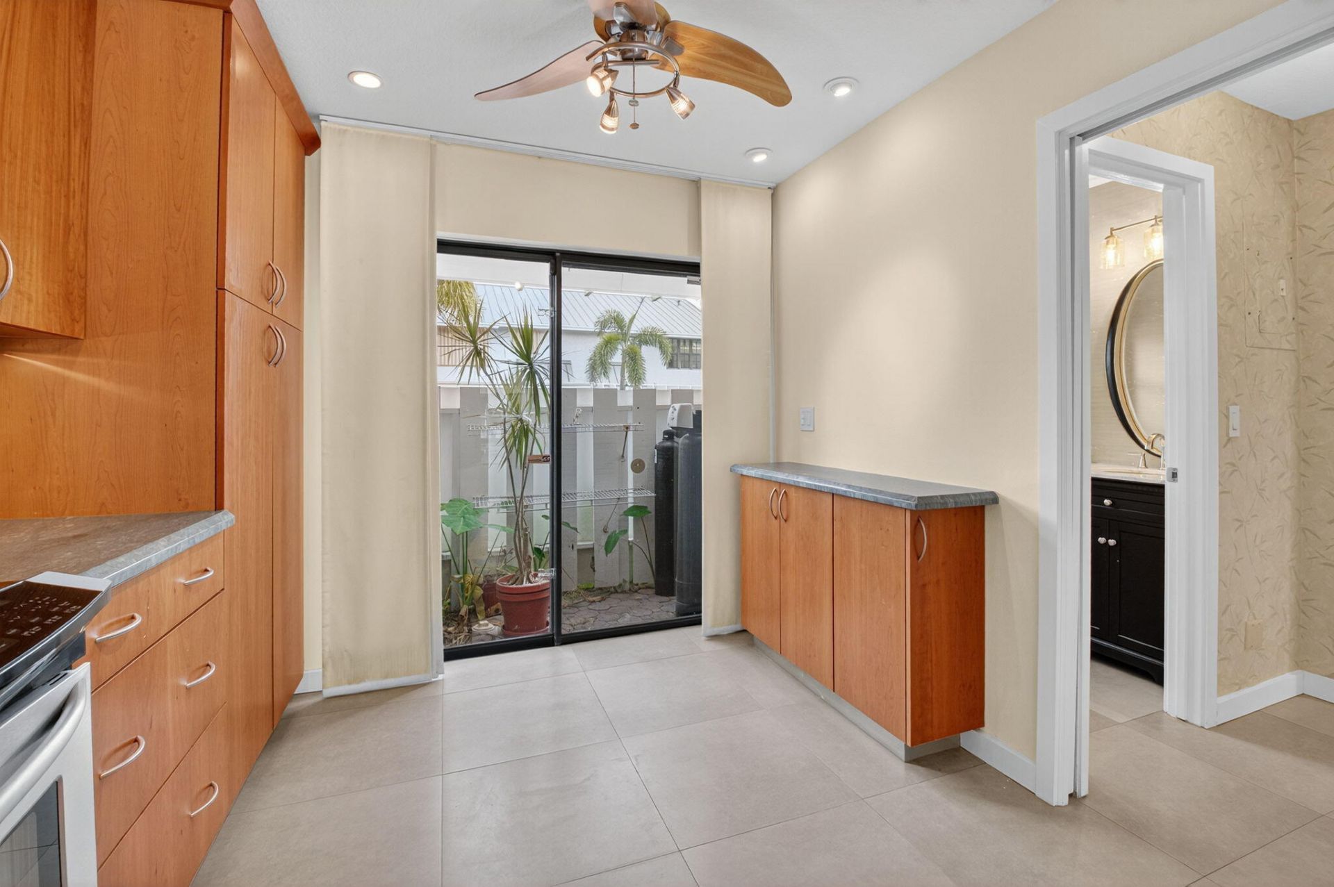 718 NE 12th Terrace, Unit 4, Boynton Beach, FL 33435 Photo