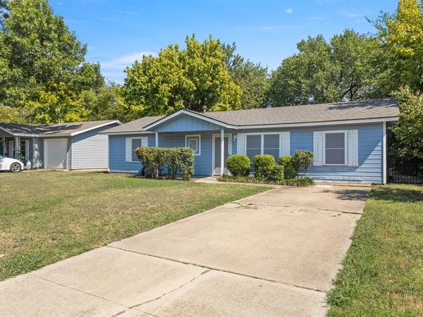 102 NE Murphy Road, Burleson, TX 76028