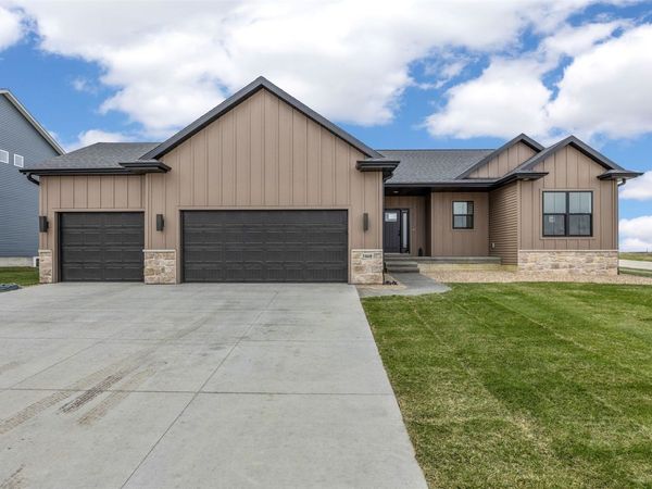 3468 Quartz Drive, Marion, IA 52302