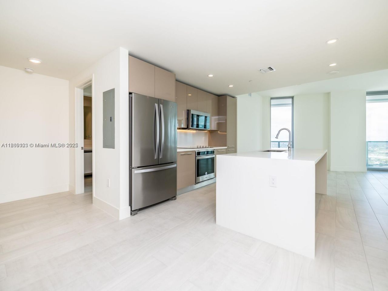 2000 Metropica Way, Unit 2509, Sunrise, FL 33323 Photo