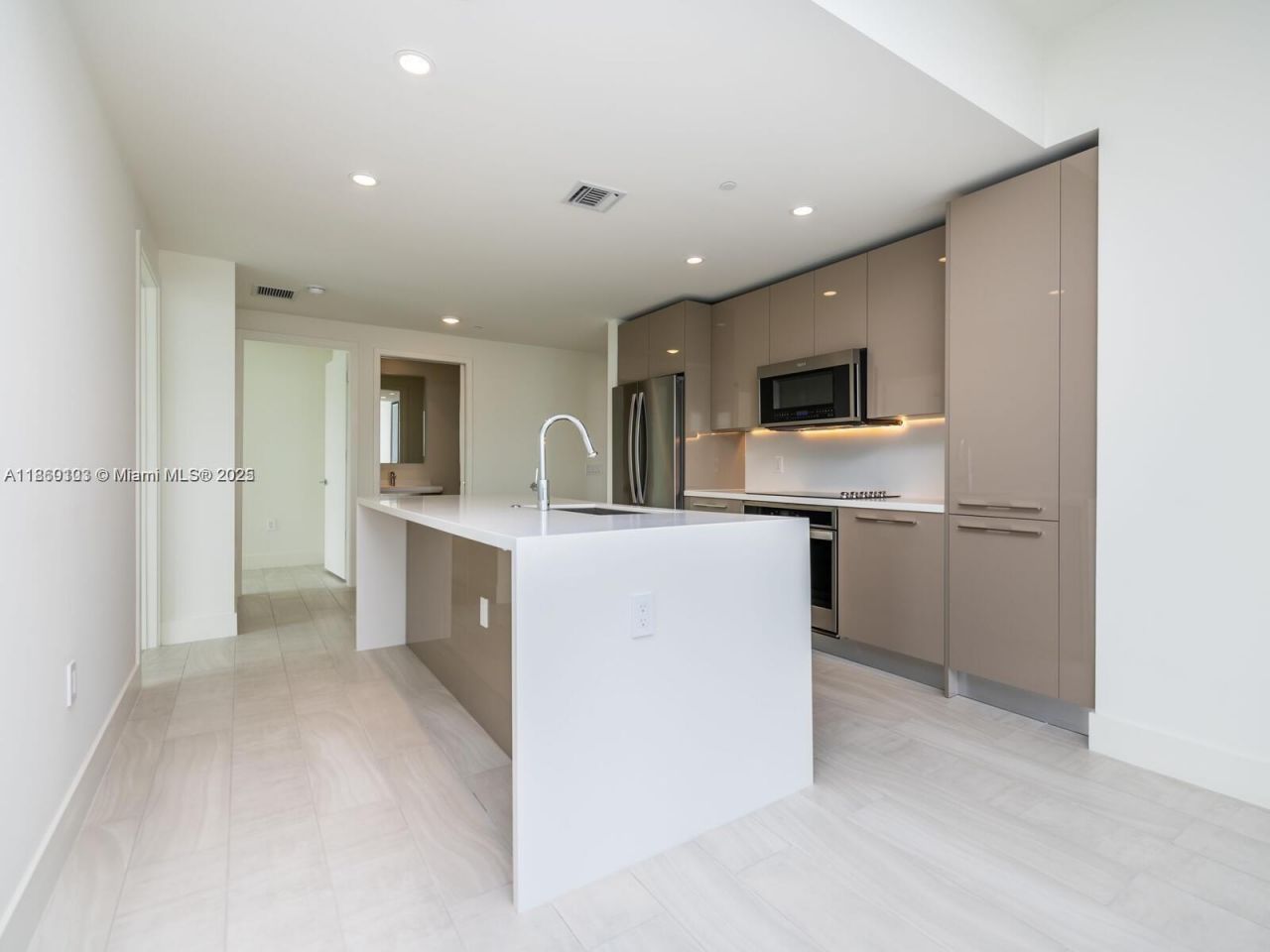 2000 Metropica Way, Unit 2509, Sunrise, FL 33323 Photo