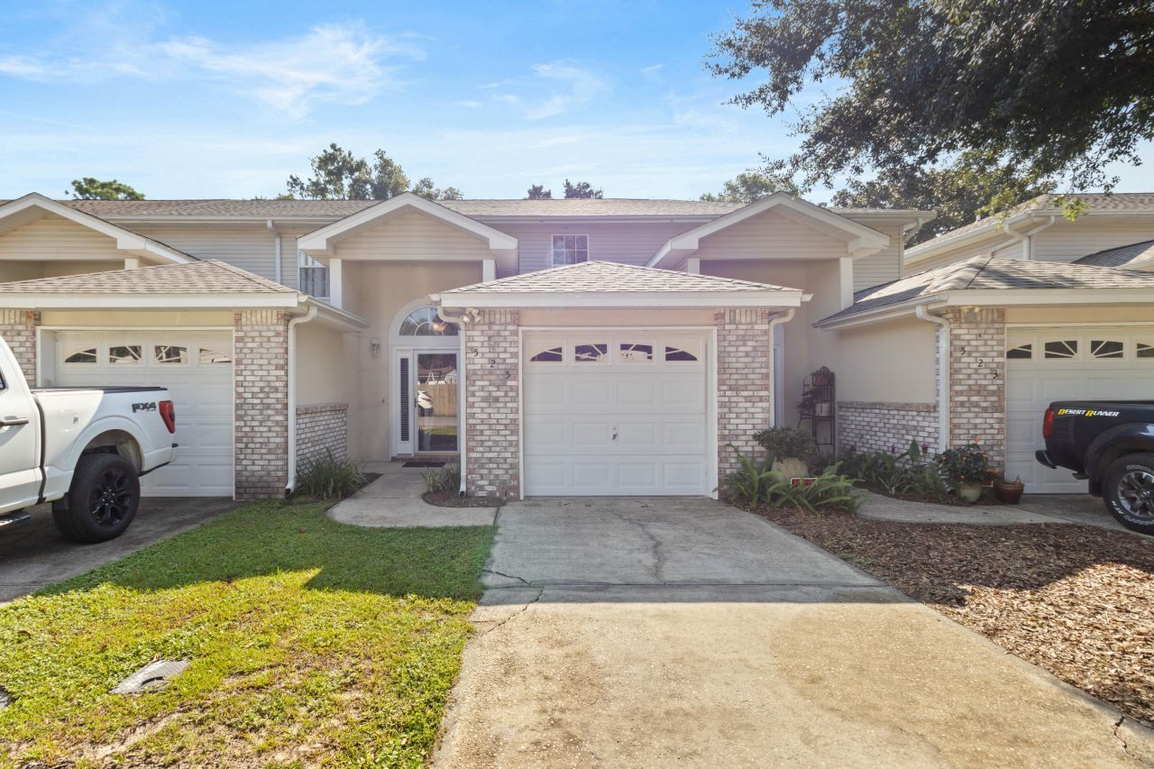 525 Taylor Circle, Fort Walton Beach, FL 32547 Main Photo