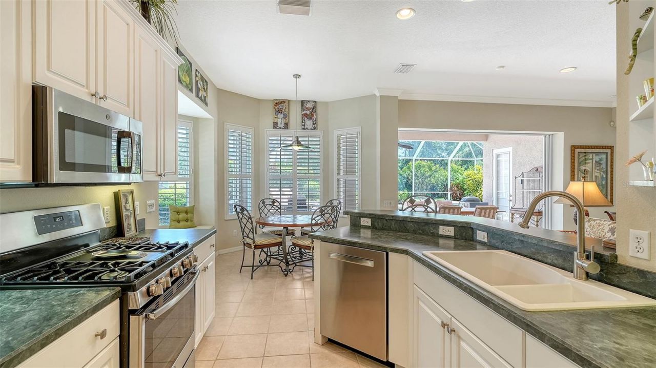 6909 Lennox Place, Bradenton, FL 34201 Photo