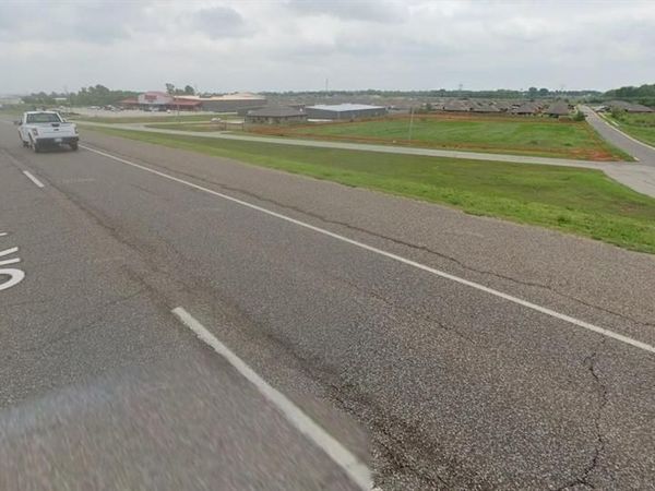 1060 S Sara Road, Mustang, OK 73064