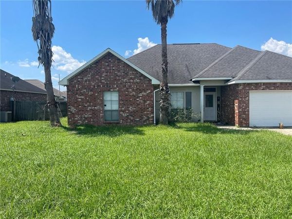 245 MELISSA Drive, Port Allen, LA 70767