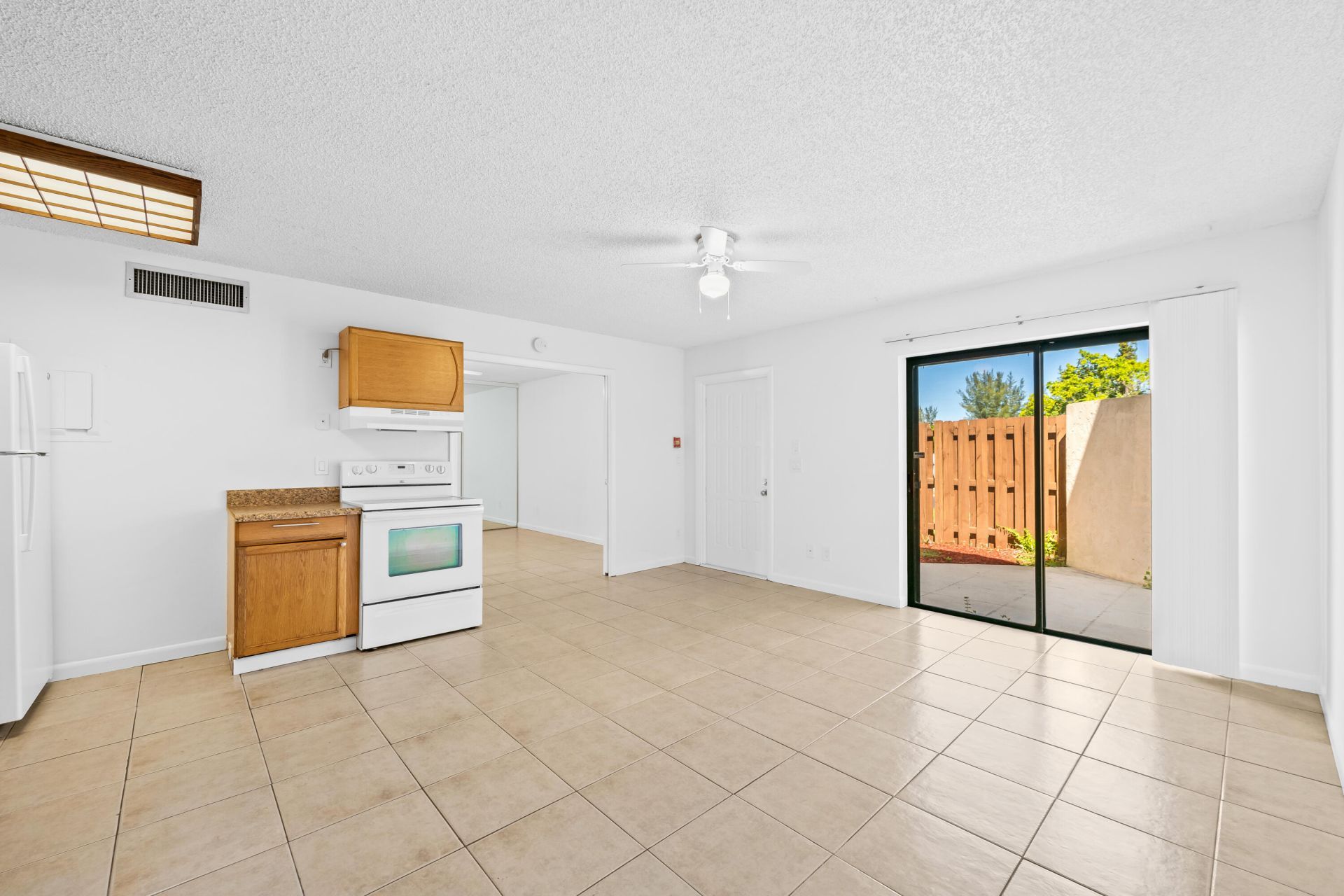 641 Executive Center Drive, Unit P104, West Palm Beach, FL 33401 Photo