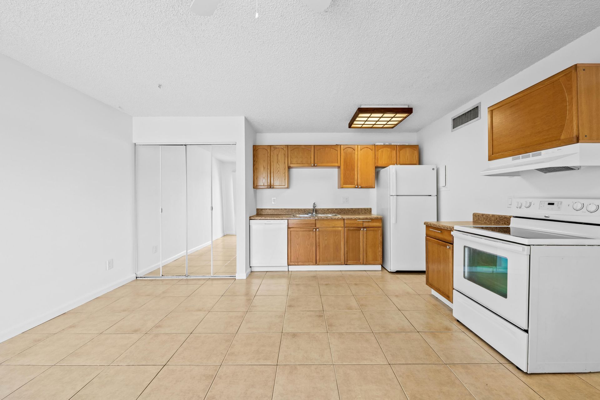 641 Executive Center Drive, Unit P104, West Palm Beach, FL 33401 Photo