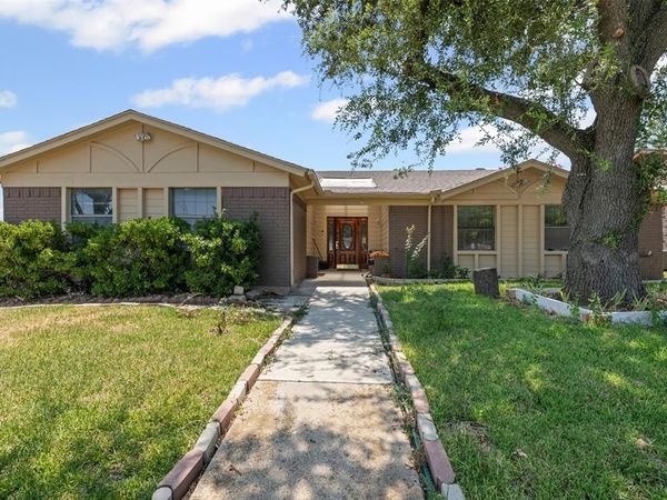 100 Countryside Drive, Arlington, TX 76014