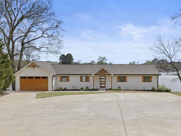 680 Shore Dr, Florence, AL