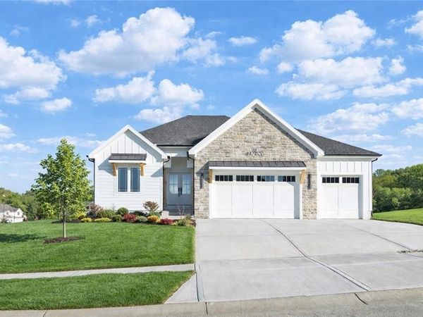 1836 Green Meadow Drive, Liberty, MO 64068