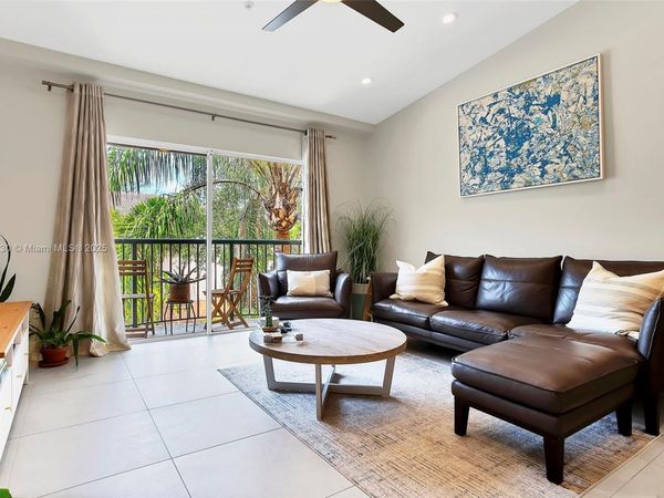 2009 SE 10th Ave, Unit 322, Fort Lauderdale, FL 33316