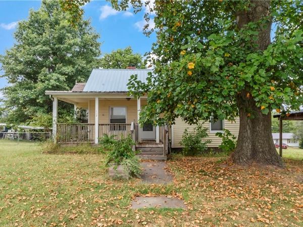 402 Pine Street, Blackburn, MO 65321