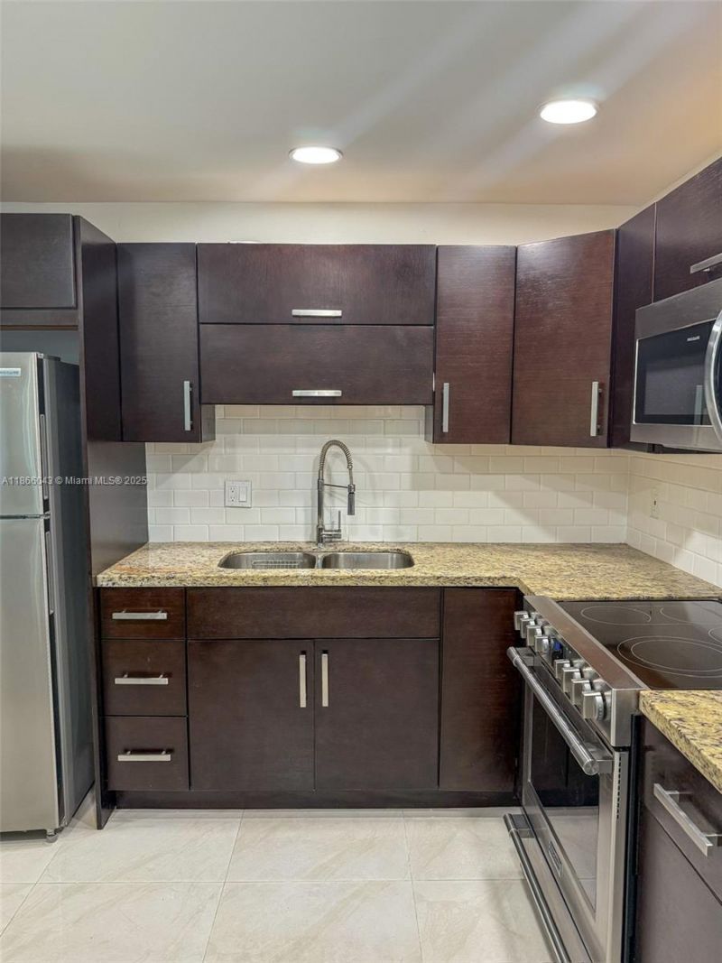 7051 Environ Blvd, Unit 431, Lauderhill, FL 33319 Photo