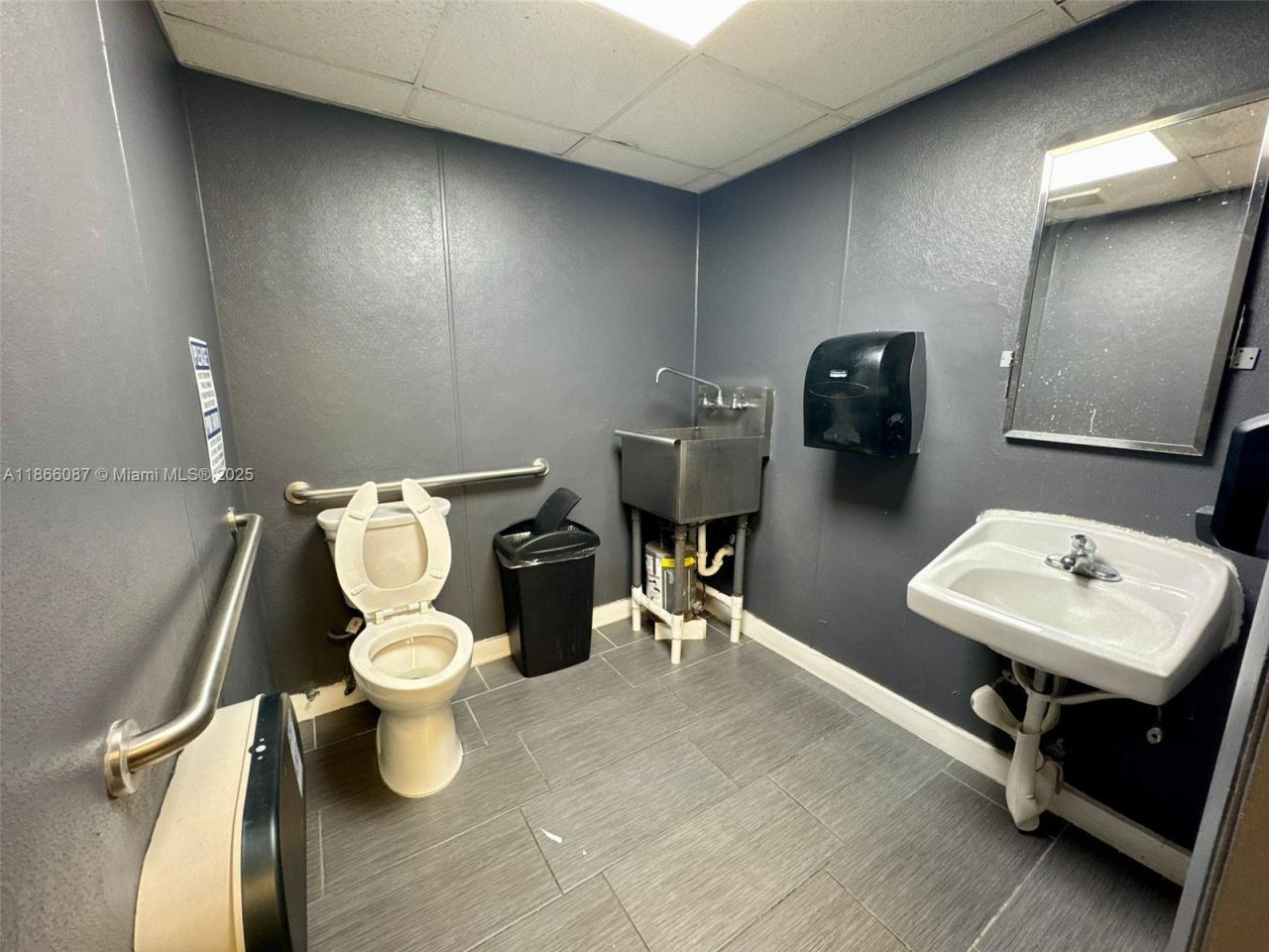 Asian Restaurant With Terrace For Sale Near Dadela, Kendall, FL 33156 Photo