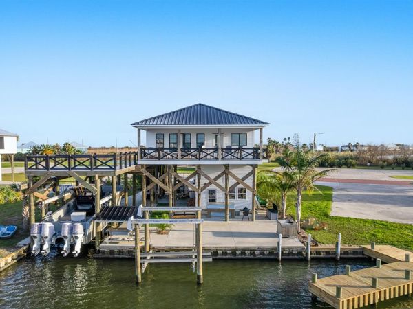 3001 Rebecca Ln, Grand Isle, LA 70358