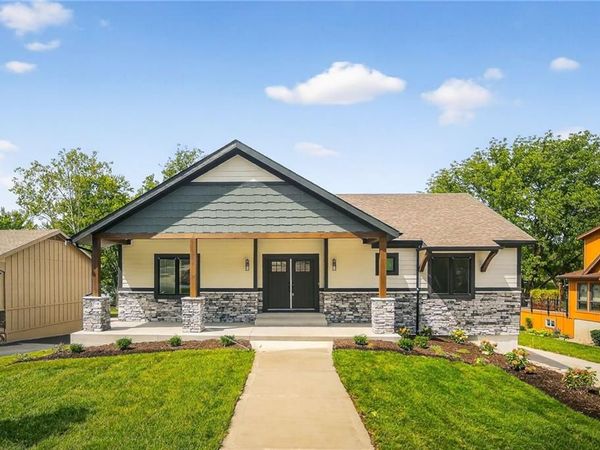 8310 NW Forest Drive, Weatherby Lake, MO 64152