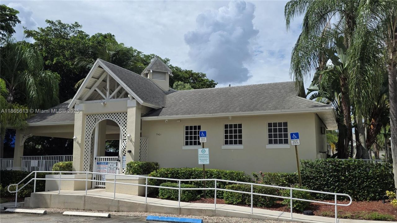 8066 Sanibel Dr, Unit 8066, Tamarac, FL 33321 Photo