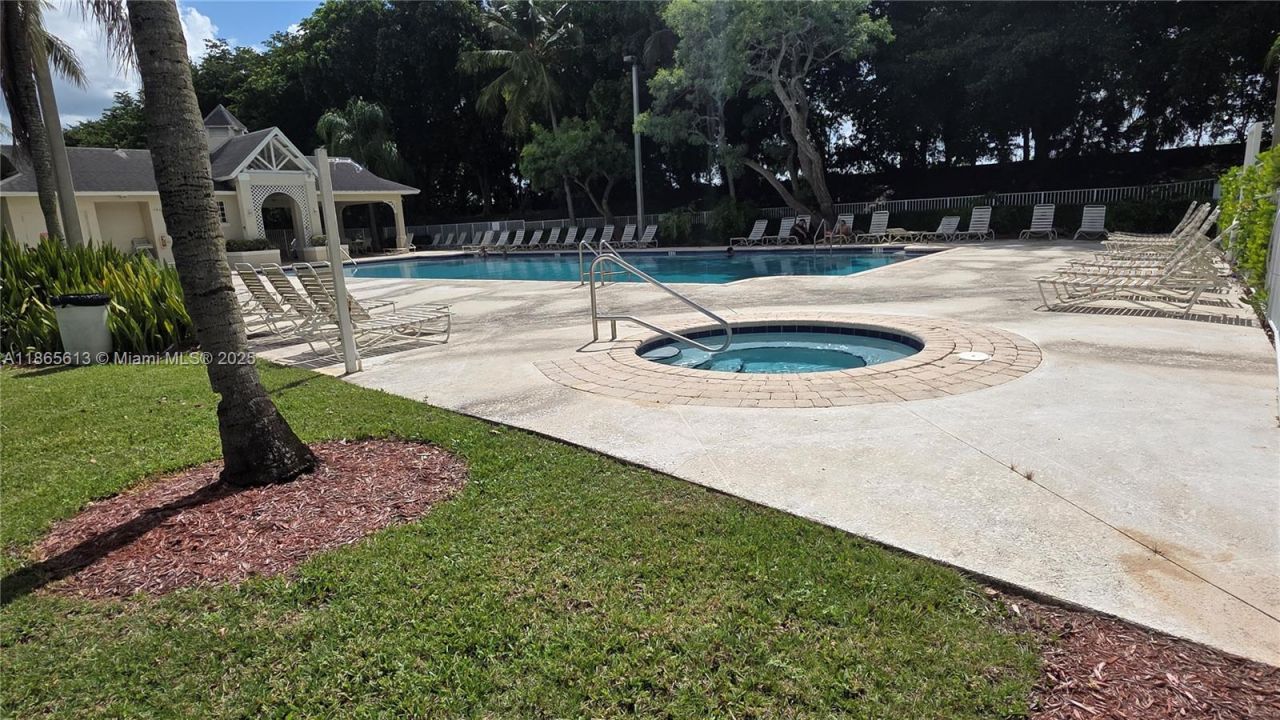 8066 Sanibel Dr, Unit 8066, Tamarac, FL 33321 Photo