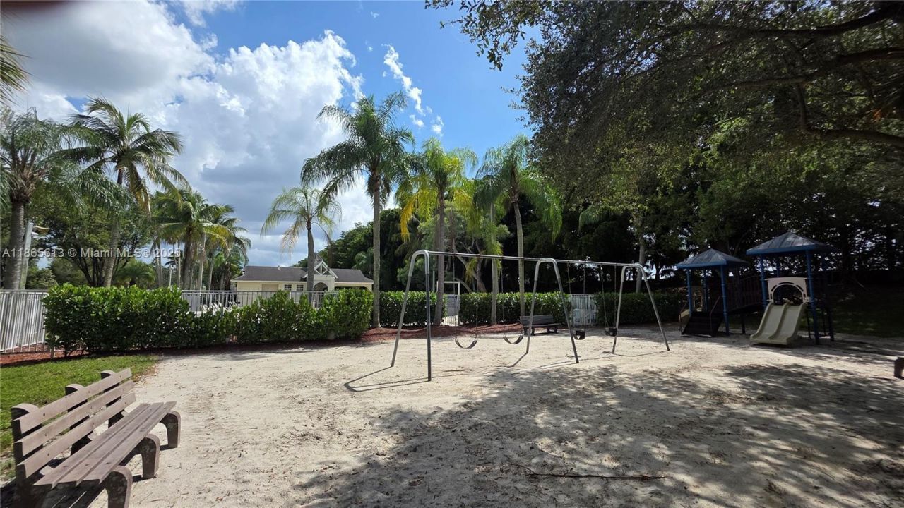 8066 Sanibel Dr, Unit 8066, Tamarac, FL 33321 Photo