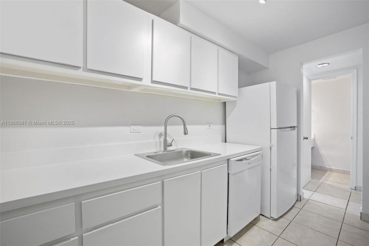 6900 N Kendall Dr, Unit A405, Pinecrest, FL 33156 Photo