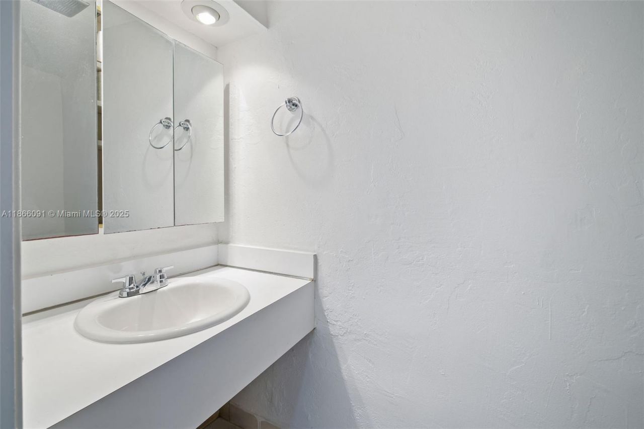 6900 N Kendall Dr, Unit A405, Pinecrest, FL 33156 Photo