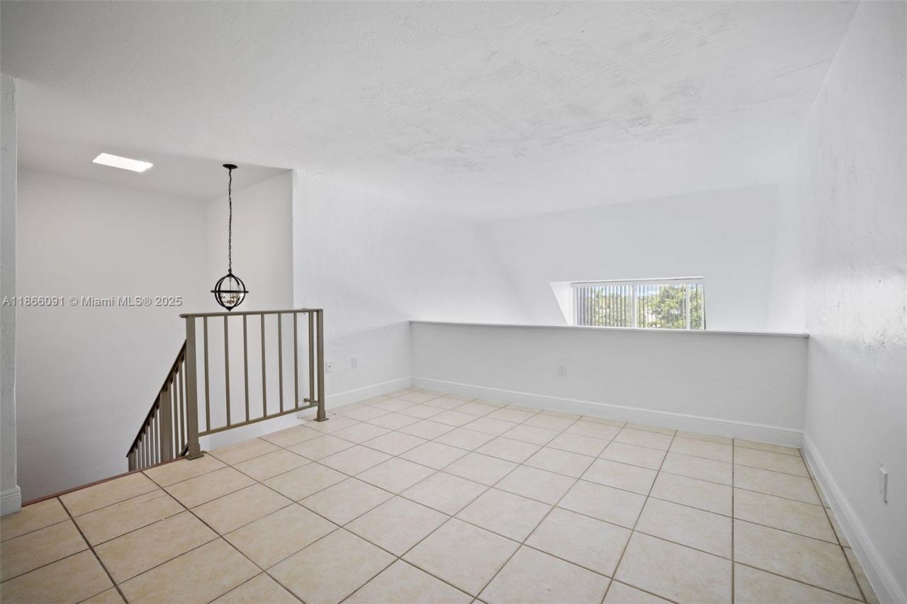 6900 N Kendall Dr, Unit A405, Pinecrest, FL 33156 Photo