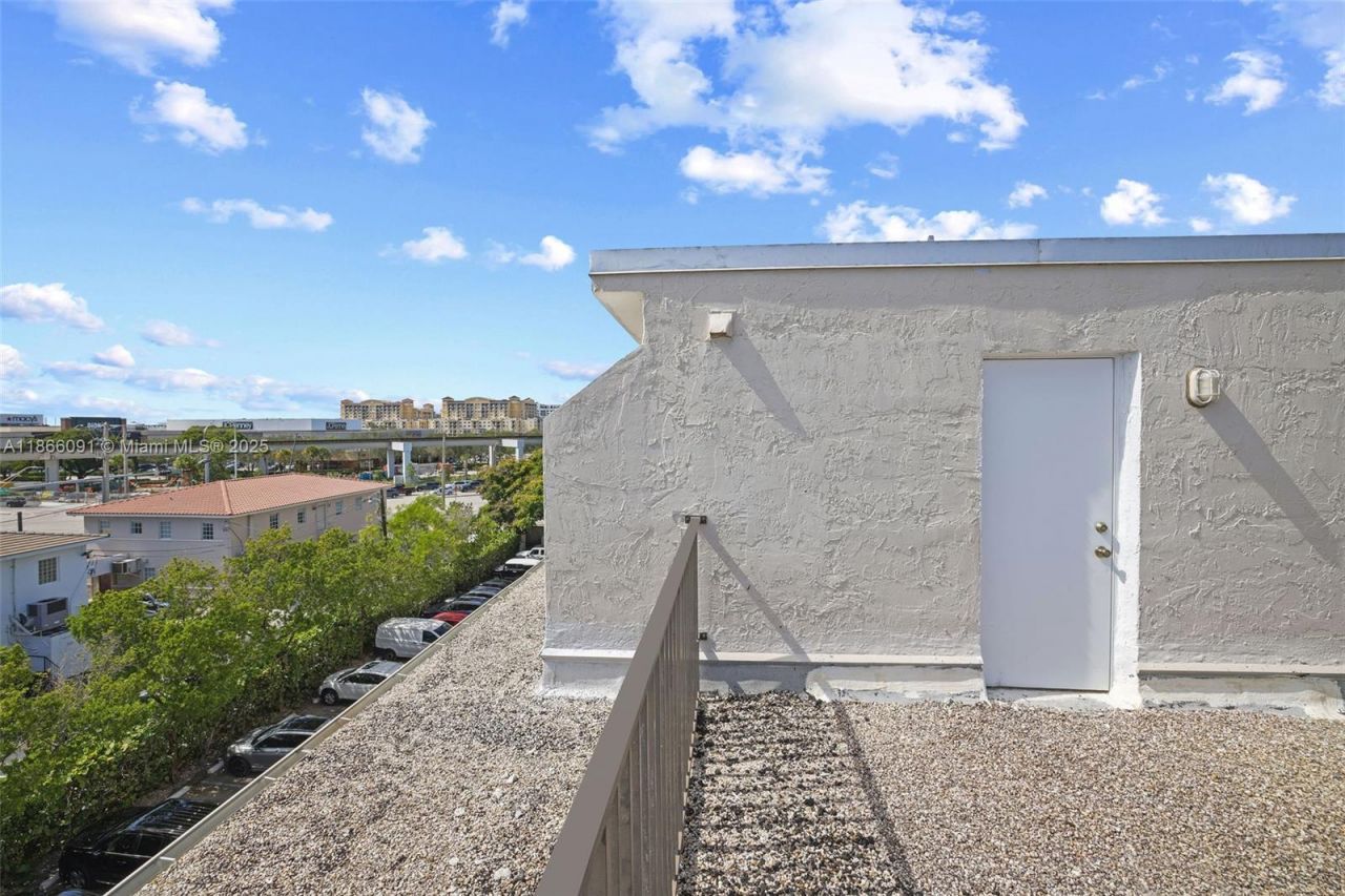 6900 N Kendall Dr, Unit A405, Pinecrest, FL 33156 Photo