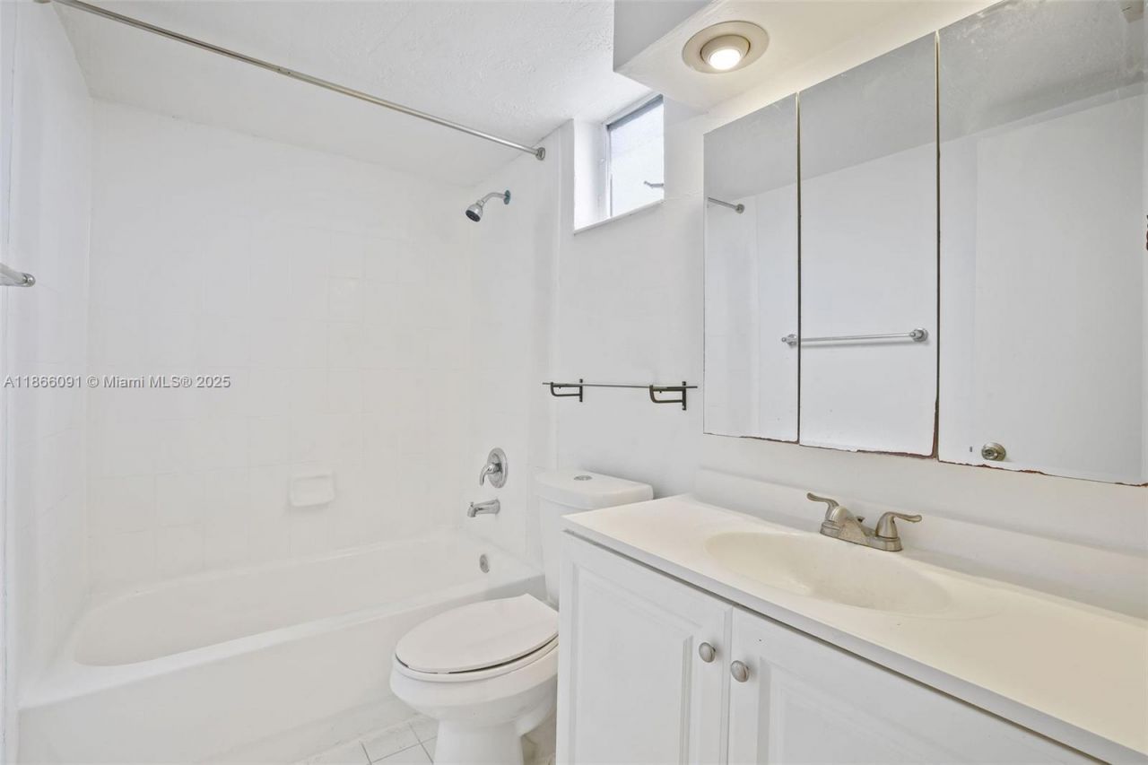 6900 N Kendall Dr, Unit A405, Pinecrest, FL 33156 Photo