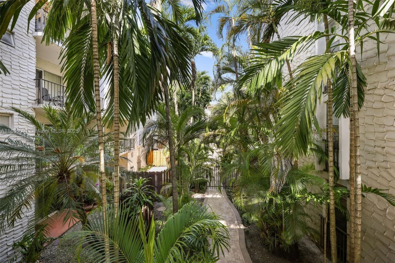 6900 N Kendall Dr, Unit A405, Pinecrest, FL 33156 Photo