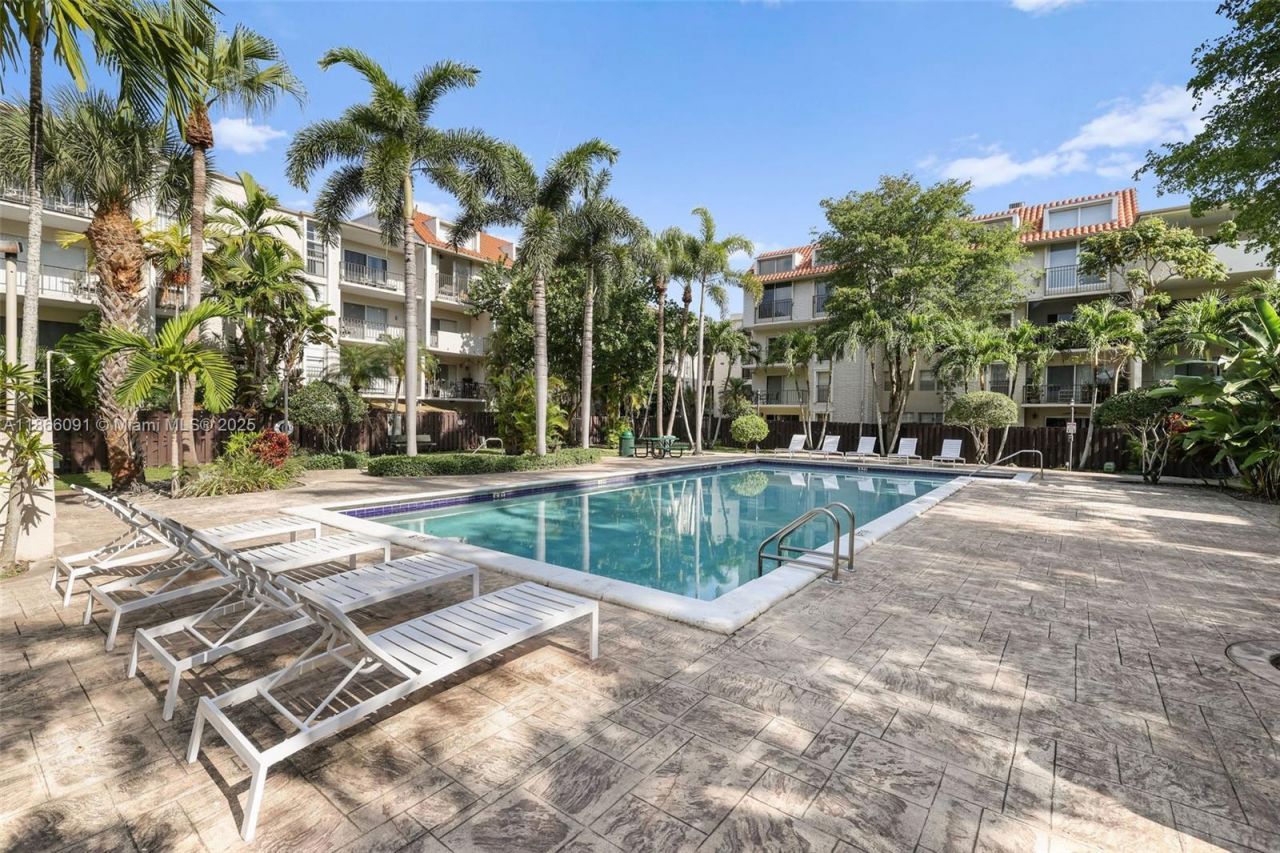 6900 N Kendall Dr, Unit A405, Pinecrest, FL 33156 Photo