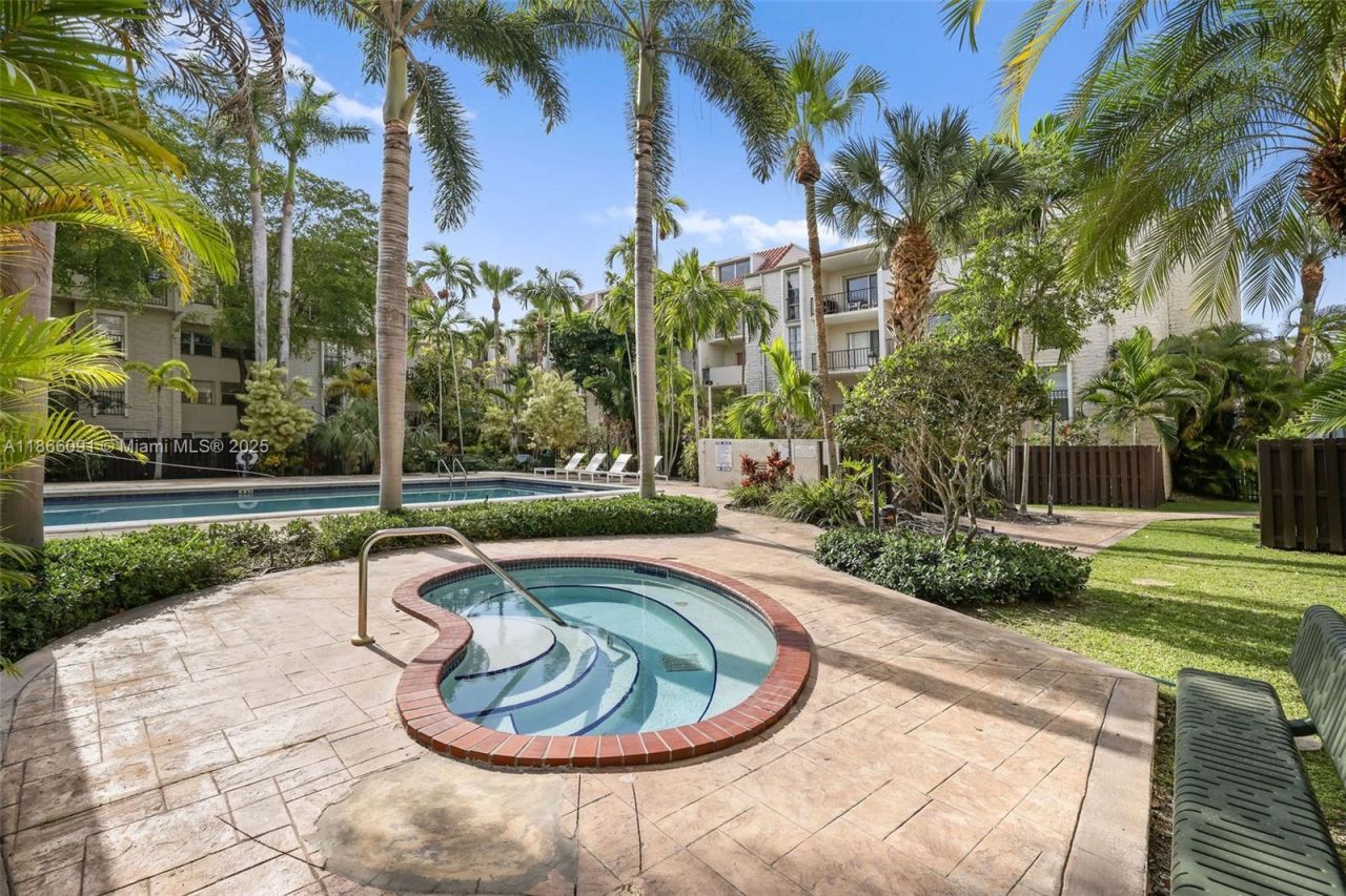 6900 N Kendall Dr, Unit A405, Pinecrest, FL 33156 Photo