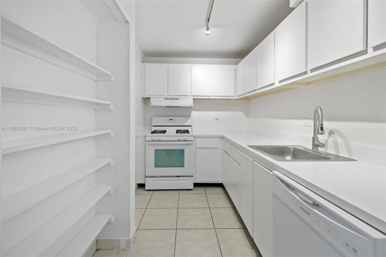 6900 N Kendall Dr, Unit A405, Pinecrest, FL 33156 Photo