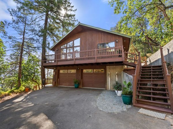 694 Timberlake Drive, Ashland, OR 97520