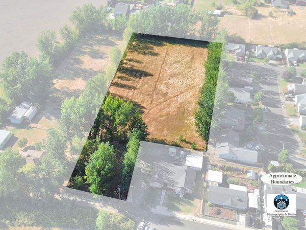 950 Lasalle St, Harrisburg, OR 97446