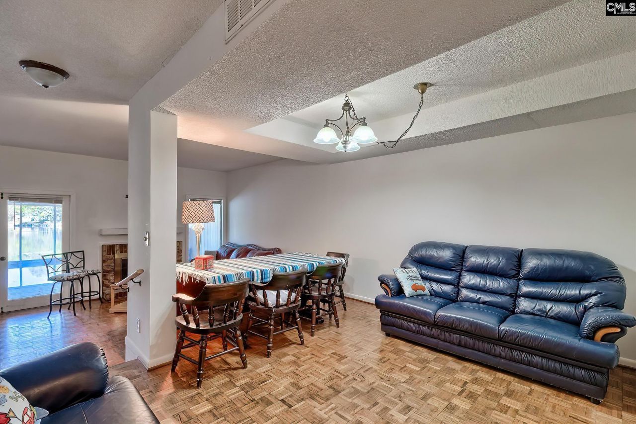 11 Royalgate Drive Photo 10