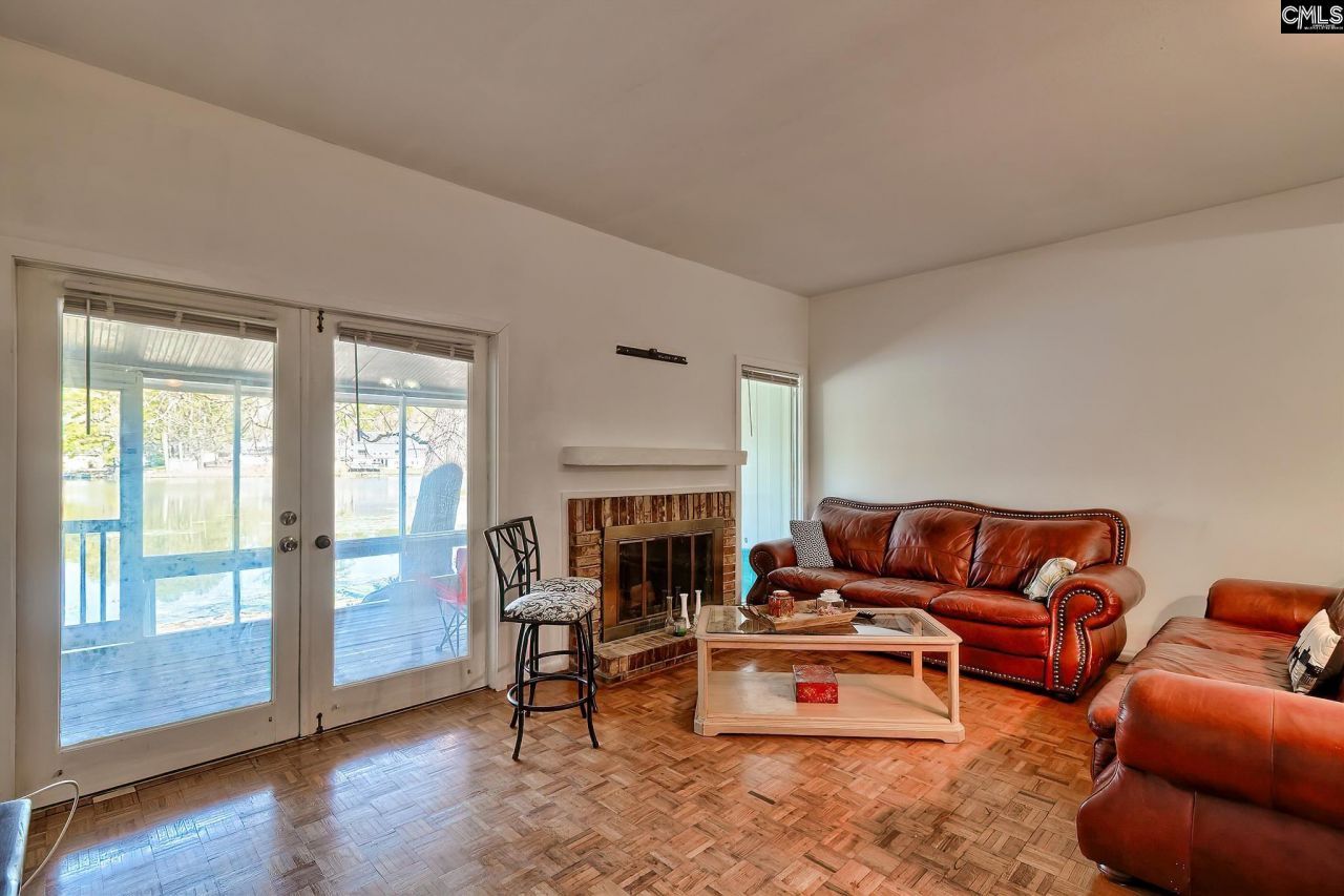 11 Royalgate Drive Photo 6