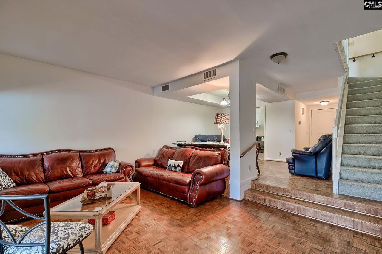 11 Royalgate Drive Photo 7