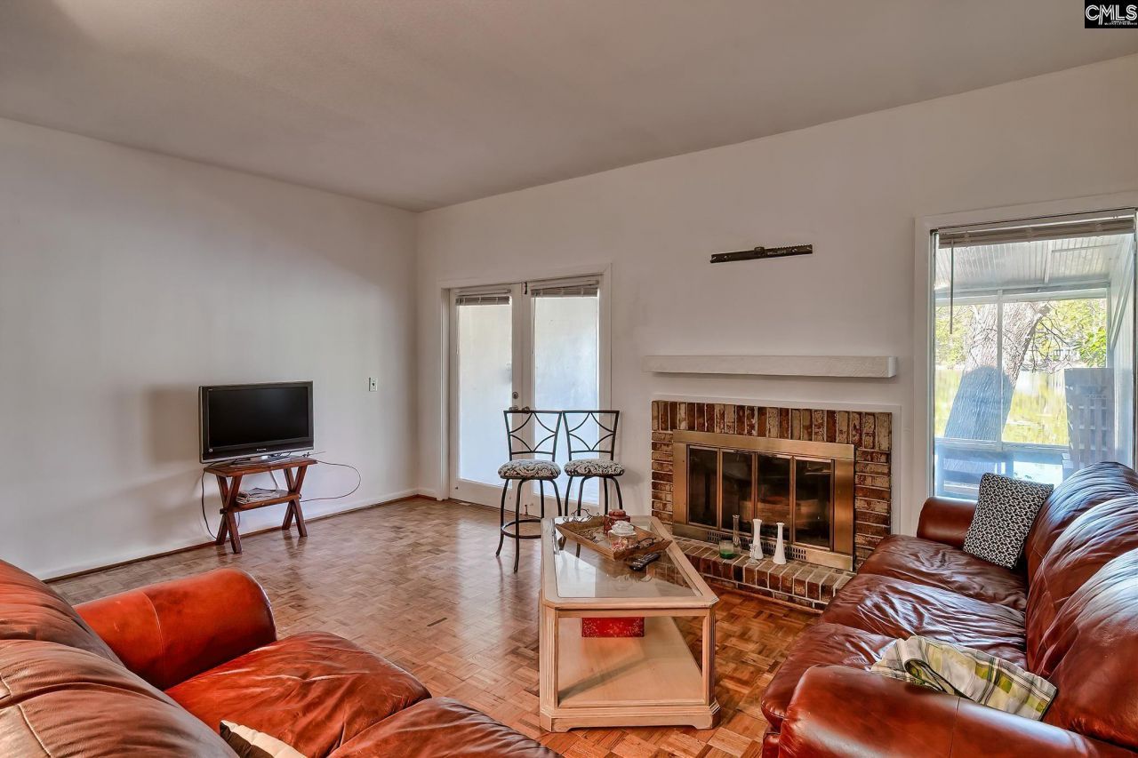 11 Royalgate Drive Photo 8