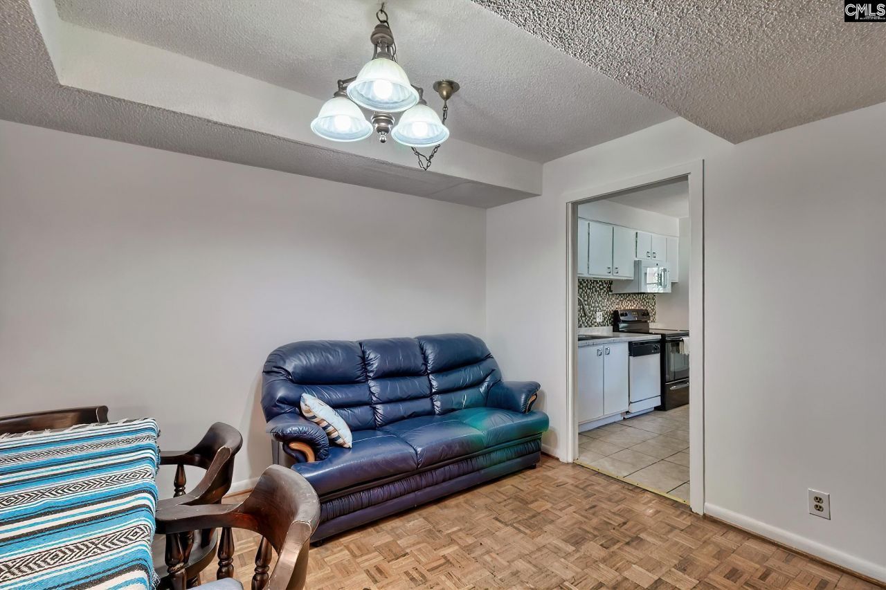 11 Royalgate Drive Photo 9