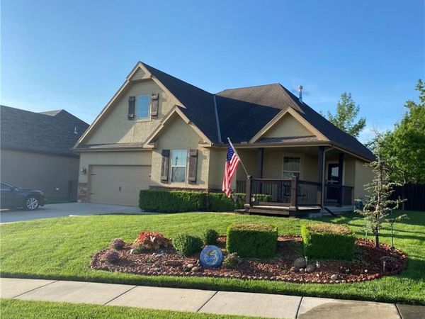 22325 W Cedar Street, Tonganoxie, KS 66086