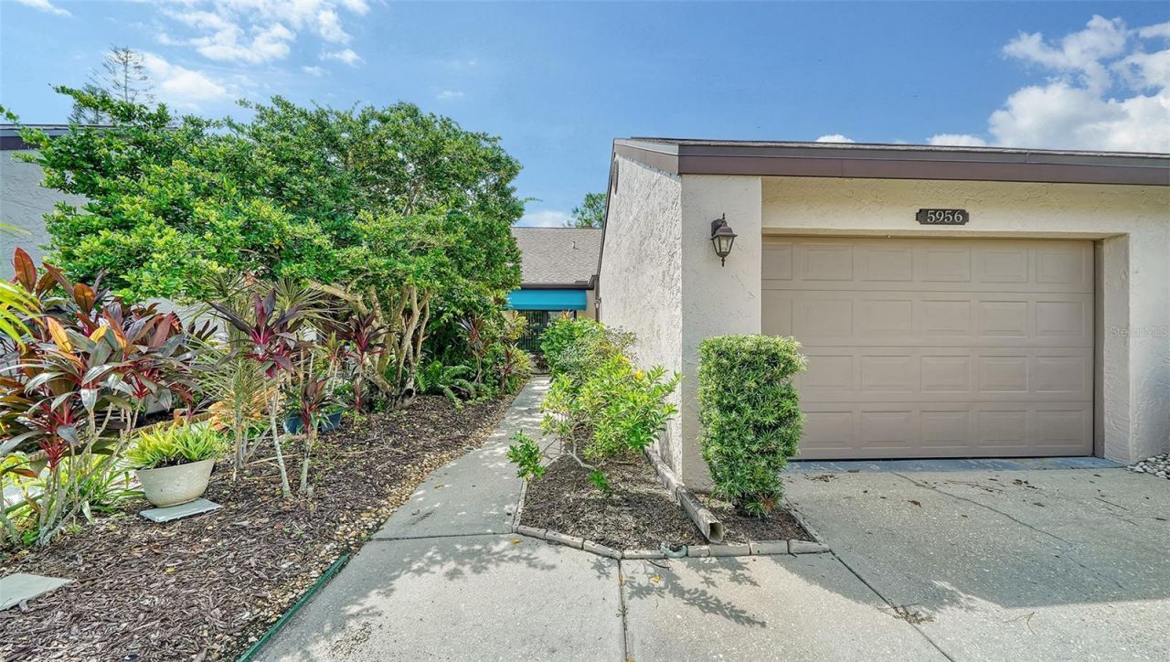 5956 Clubside Drive, Unit 7651, Sarasota, FL 34243 Photo