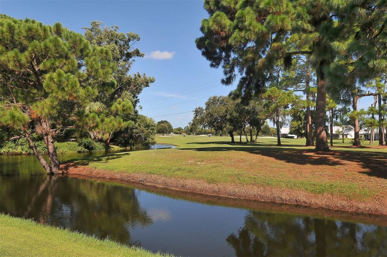 5956 Clubside Drive, Unit 7651, Sarasota, FL 34243 Photo