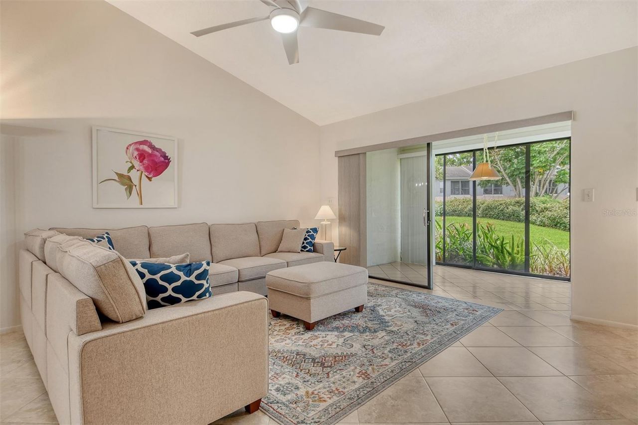 5956 Clubside Drive, Unit 7651, Sarasota, FL 34243 Photo