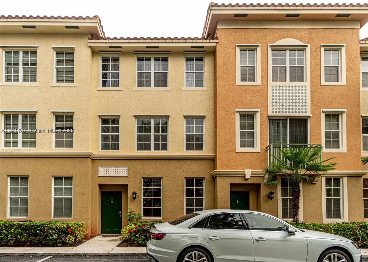 2069 S Ocean Dr, Unit TH16, Hallandale Beach, FL 33009 Photo